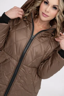 Damskie Polski Czekoladowa Kurtka pikowana z odpinanym kapturem BIZURIA